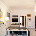 Gioia Home: A Due Passi Dalla Stazione E Con Posto Auto