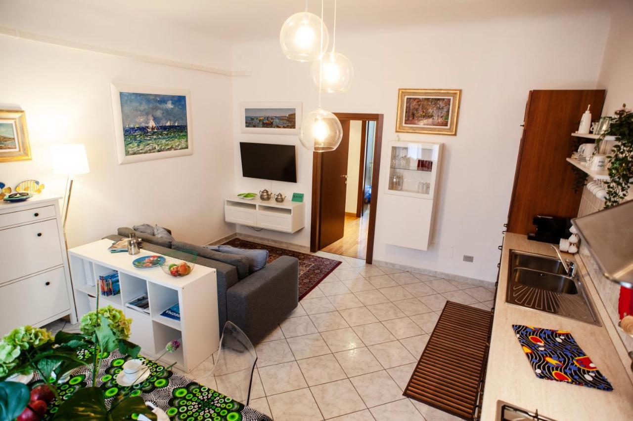 Apartment Gioia Home: A Due Passi Dalla Stazione E Con Posto Auto