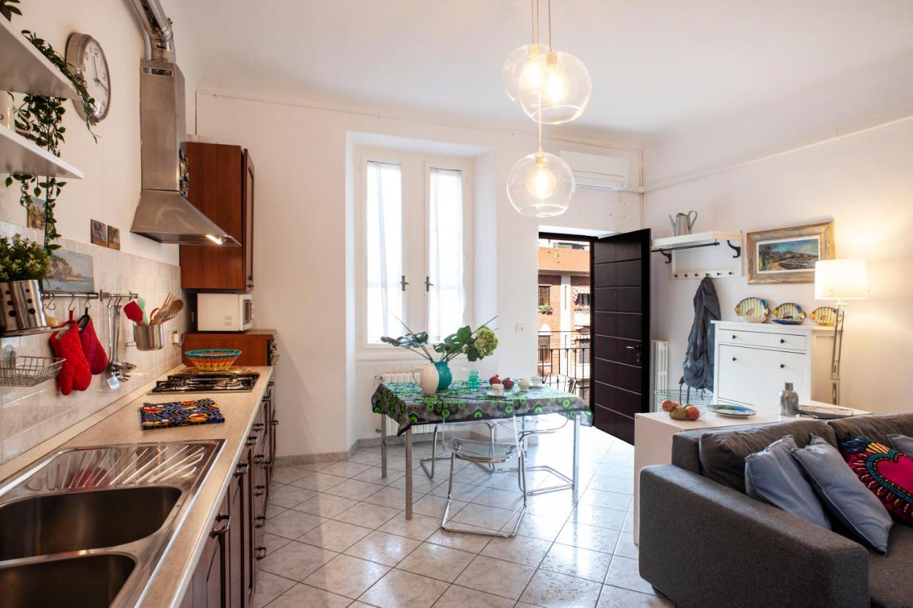 Apartment Gioia Home: A Due Passi Dalla Stazione E Con Posto Auto