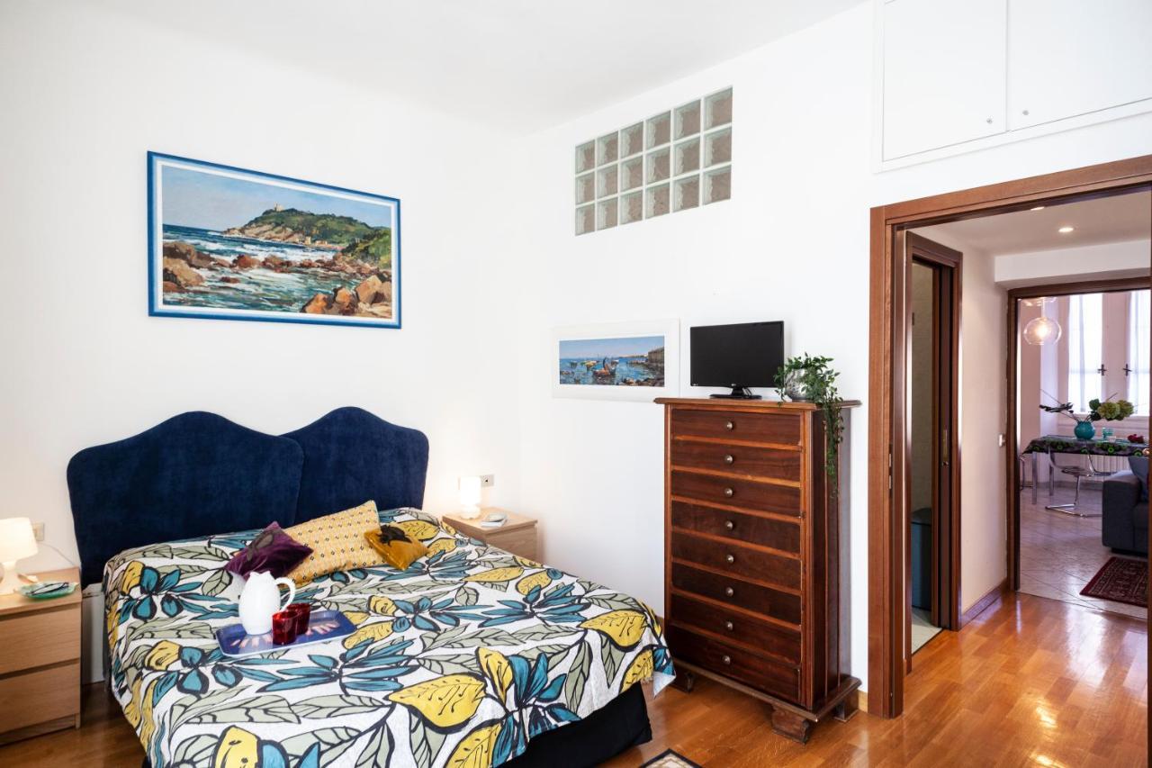 Gioia Home: A Due Passi Dalla Stazione E Con Posto Auto Apartment